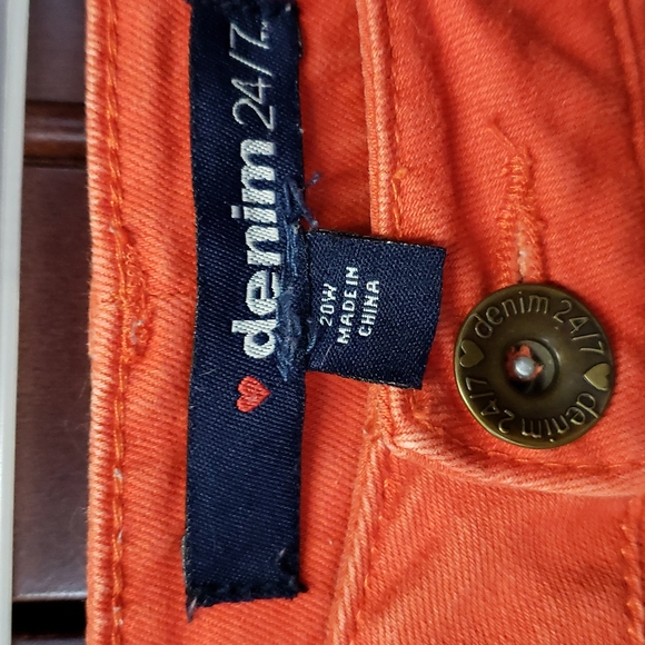 2X HOST PICK. Woman's Shorts - Picture 4 of 4